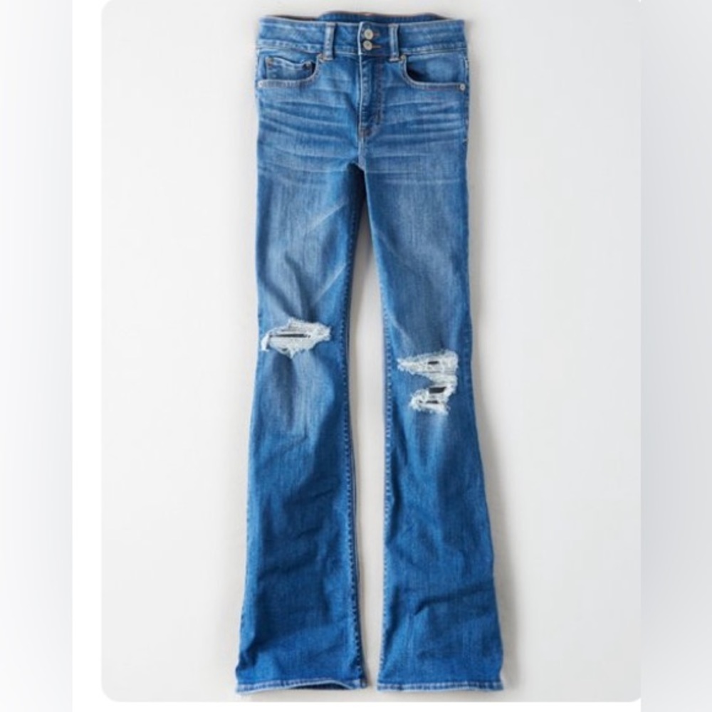 AE HIGH-WAISTED ARTIST® FLARE JEAN size 2
10” rise
31” inseam LIKE NEW